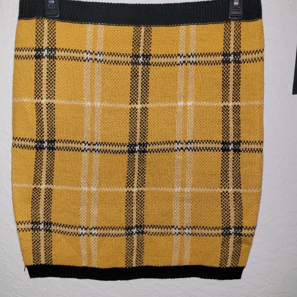 Almost Famous Women's Yellow and Black Plaid Skirt Set- Size XL - Picture 5 of 9